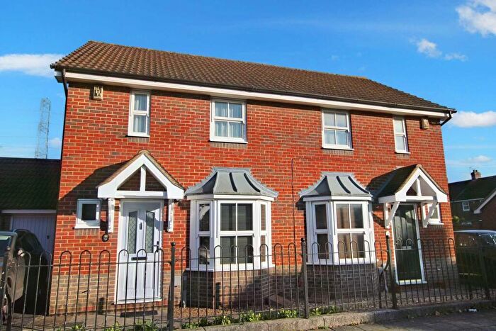 2 Bedroom Semi-Detached House To Rent In Horton Close, Aylesbury, HP19