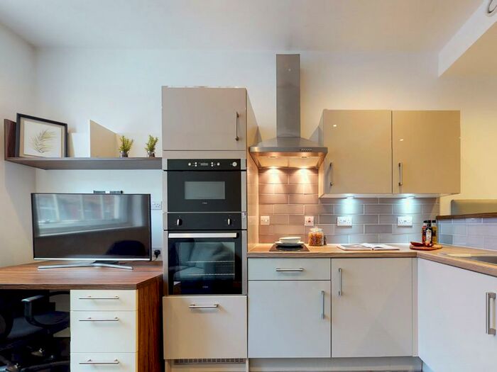 Studio To Rent In Park Square South, Leeds, West Yorkshire, LS1