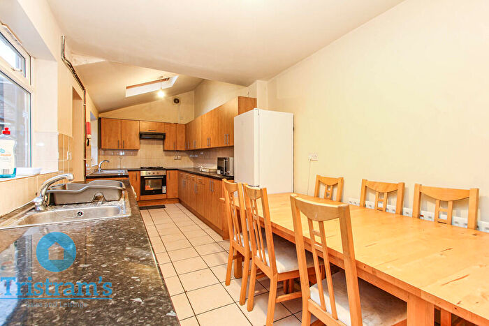 4 Bedroom Semi-Detached House To Rent In Bute Avenue, Nottingham, NG7