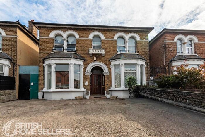 5 Bedroom Detached House For Sale In Brigstock Road, Thornton Heath, CR7