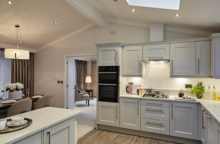 2 Bedroom Detached Bungalow For Sale In St Regis Park, Bassetsbury Lane, High Wycombe, Buckinghamshire Hp Ws, HP11