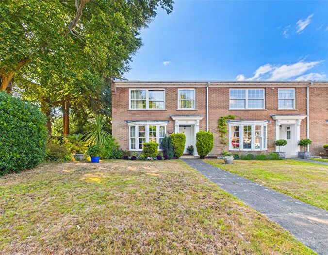4 Bedroom End Of Terrace House For Sale In Halton Close, Bransgore, Christchurch, Dorset, BH23