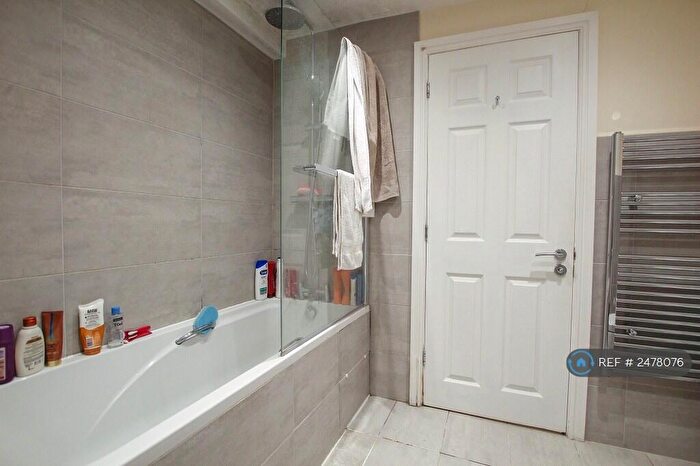 2 Bedroom Flat To Rent In Lord Lyon, Stockcross, Newbury, RG20