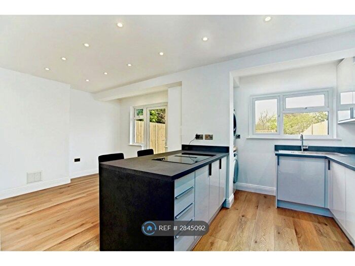 4 Bedroom Terraced House To Rent In Brockenhurst Way, London, SW16