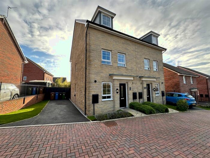 3 Bedroom Semi-Detached House For Sale In Hattersley Road West, Hyde, SK14