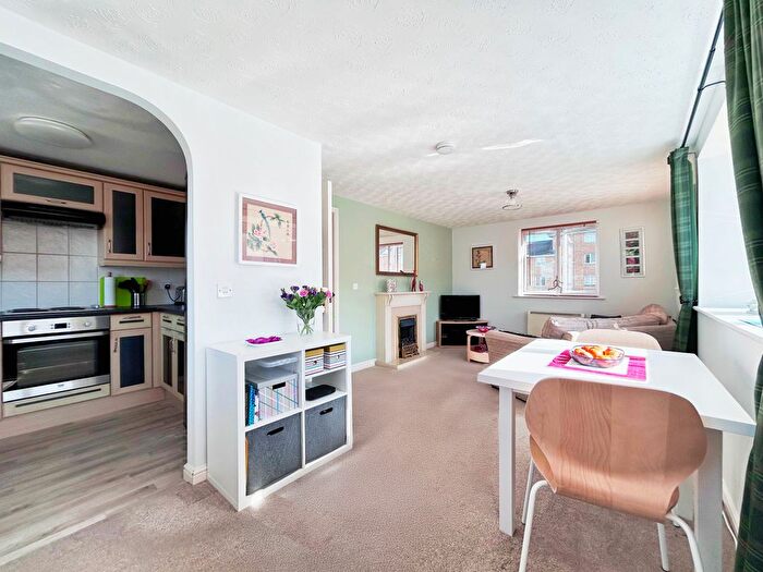 1 Bedroom Flat To Rent In Lloyd Close, Cheltenham, GL51