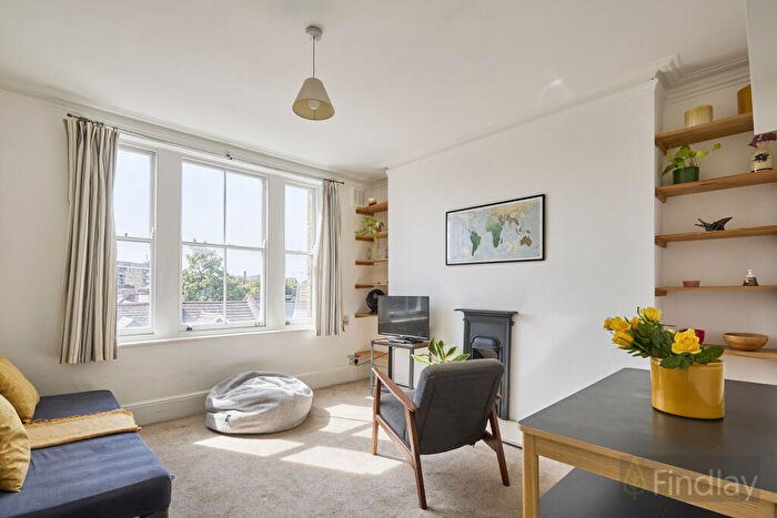 2 Bedroom Flat For Sale In Brett Road, London, E8