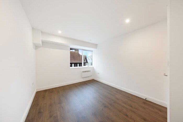 1 Bedroom Flat To Rent In High Street, Watford, WD17