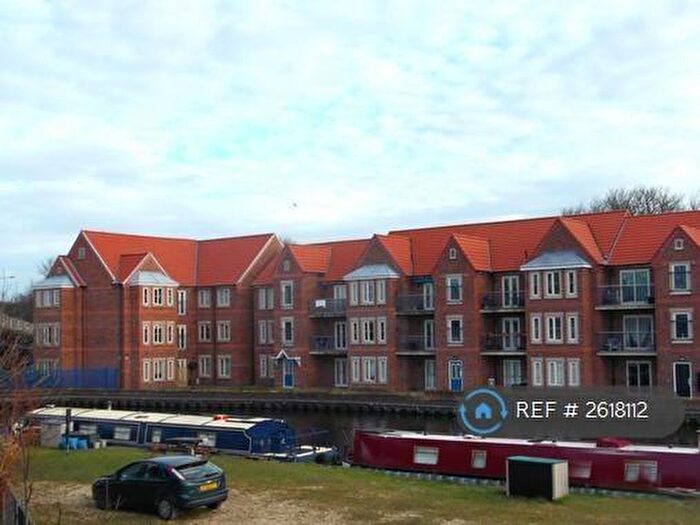 2 Bedroom Flat To Rent In West Street, Thorne, Doncaster, DN8