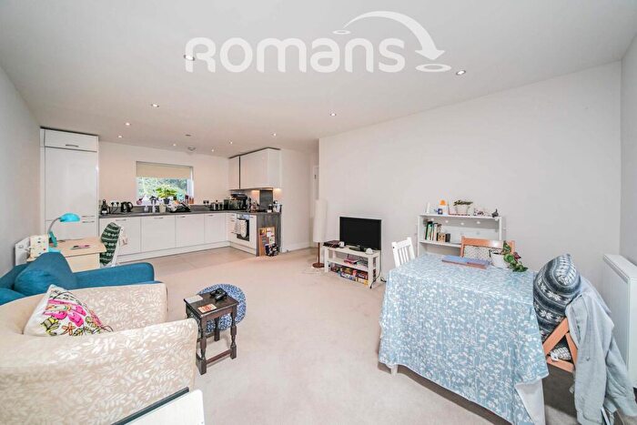 2 Bedroom Flat To Rent In Greenham Avenue, Reading, RG2