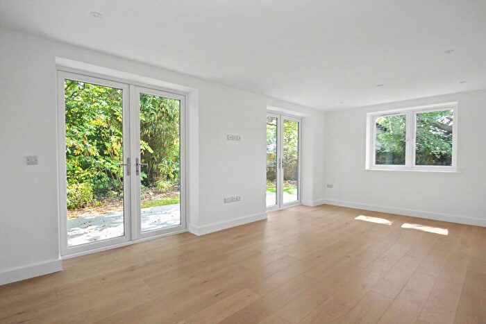3 Bedroom Detached House For Sale In Broadstone, BH18 - Photo 5