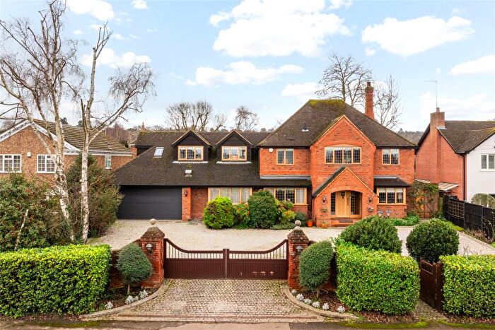 5 Bedroom Detached House For Sale In Bow Brickhill Road, Woburn Sands, Milton Keynes, Buckinghamshire, MK17