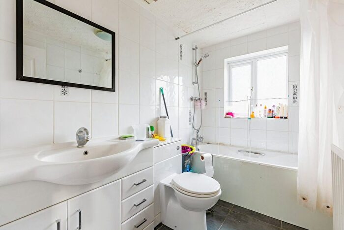 5 Bedroom Detached House For Sale In Cottesbrooke Gardens, Northampton, NN4