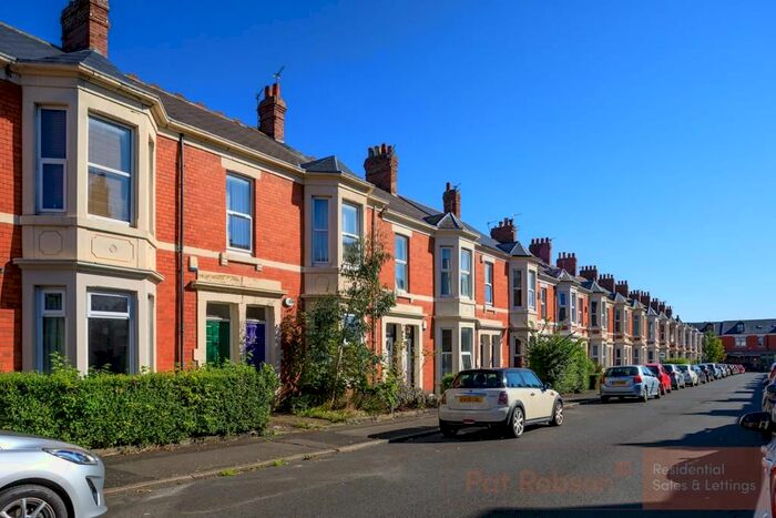 2 Bedroom Flat To Rent In Lavender Gardens, Jesmond, Newcastle Upon Tyne, NE2