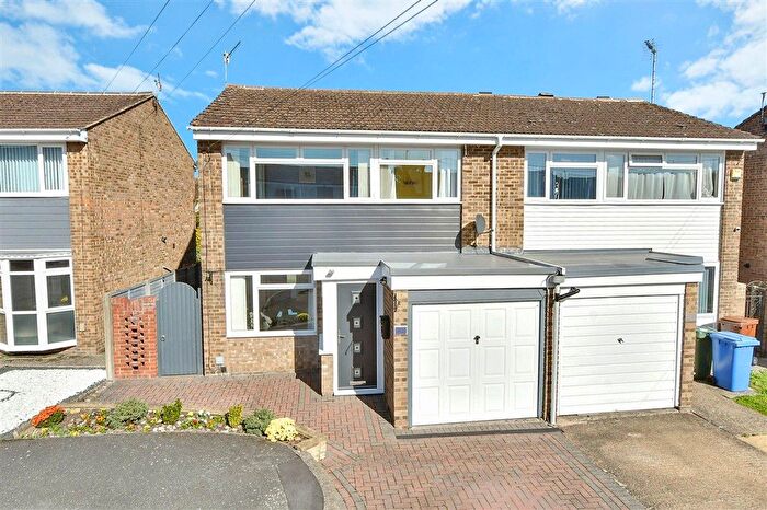 3 Bedroom Semi-detached House For Sale In Judd Road, Faversham, Kent, ME13