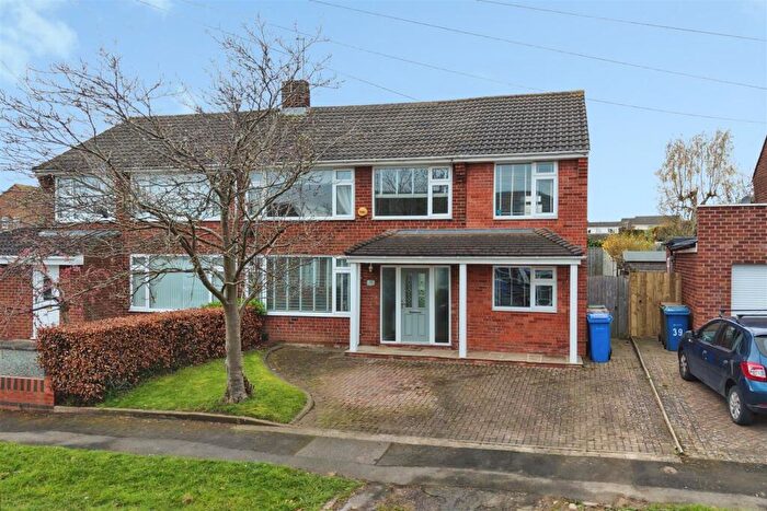 4 Bedroom Semi Detached House For Sale In Kerry Pit Way, Kirk Ella, Hull, HU10