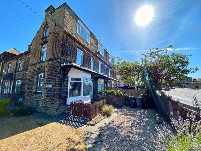 3 Bedroom Terraced House For Sale In New Line, Greengates, Bradford, BD10