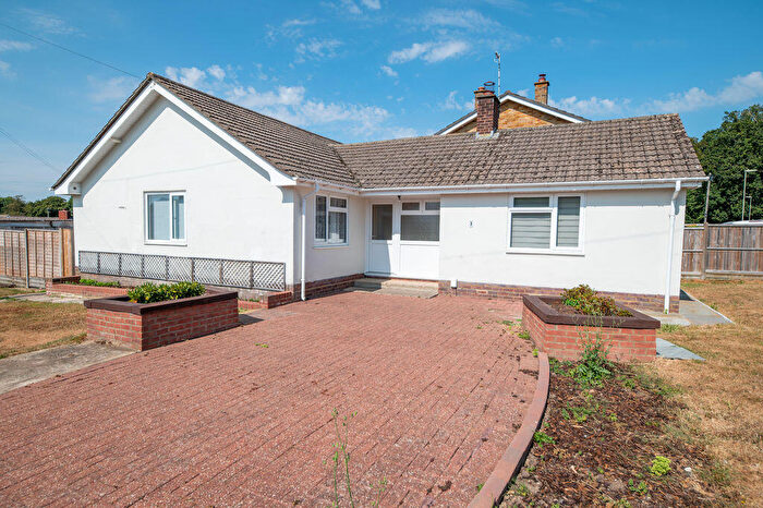 3 Bedroom Detached House For Sale In Bourne Close, Horndean, PO8