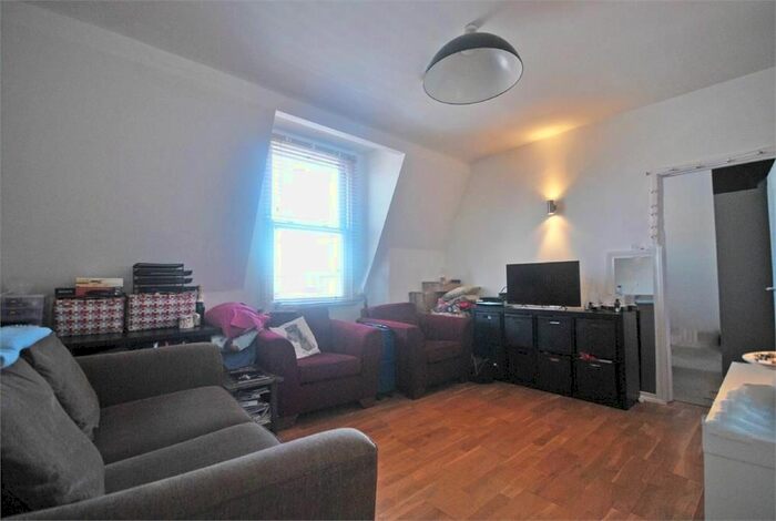 1 Bedroom Flat To Rent In Heath Road, Twickenham, TW1