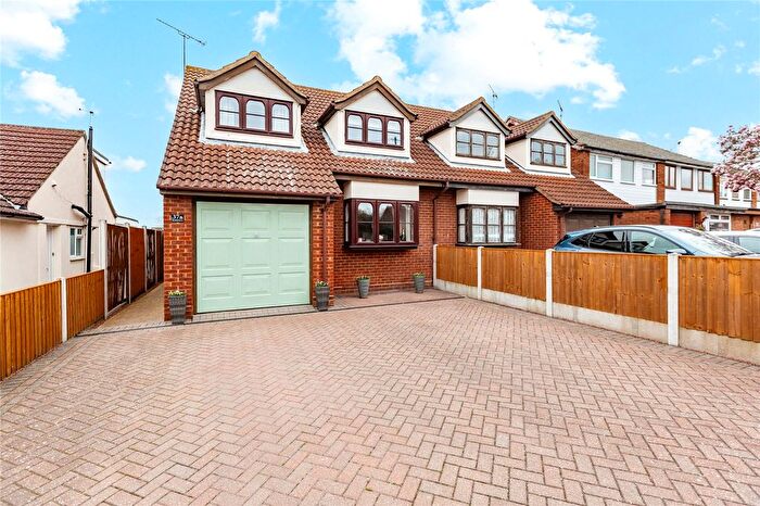 4 Bedroom Semi Detached House For Sale In West Beech Avenue, Wickford, Essex, SS11