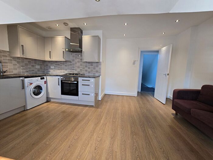 1 Bedroom Flat To Rent In Upper Clapton Road, London, E5