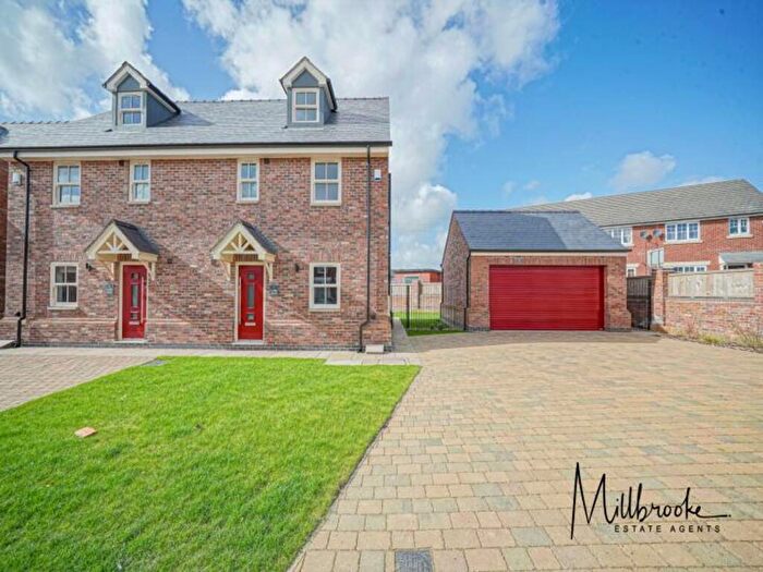 4 Bedroom Semi-Detached House For Sale In Leigh Road, Atherton, M46