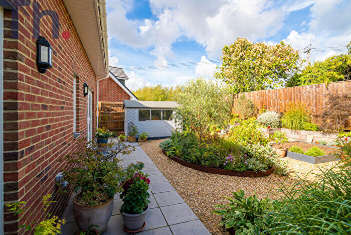 4 Bedroom Chalet For Sale In Carisbrooke, Newport, Isle Of Wight, PO30