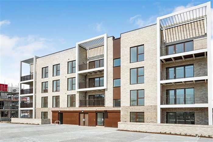 2 Bedroom Flat To Rent In Bedroom Property In Genome Close, Franklin Gardens, CB3