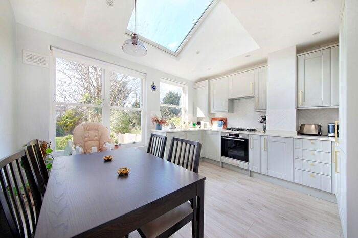 2 Bedroom Terraced House To Rent In Trinity Road, Wandsworth Common, SW18