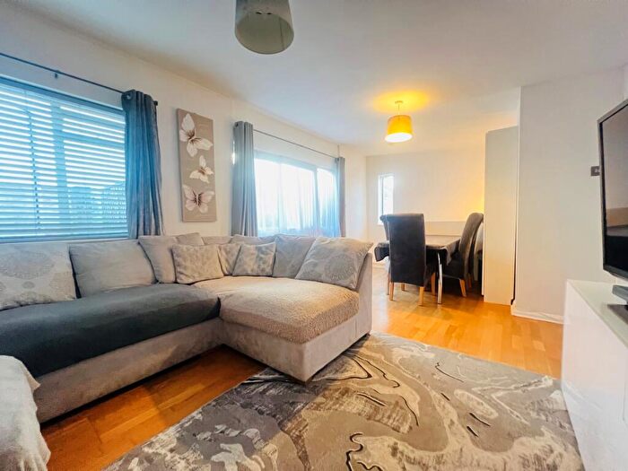 2 Bedroom Flat To Rent In Grenville Court, Ham View, CR0