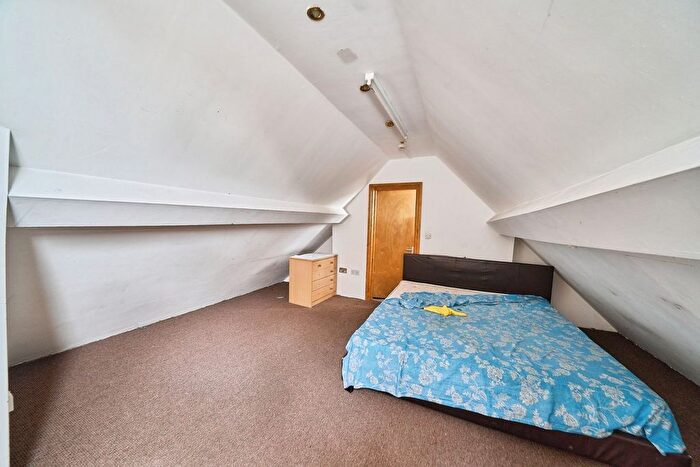5 Bedroom Terraced House For Sale In Carlyle Avenue, Southall, UB1