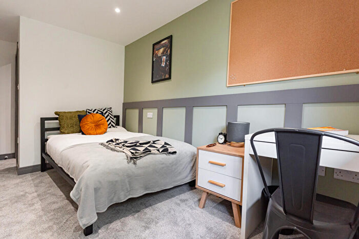 6 Bedroom Terraced House To Rent In Wavell Way, Winchester, SO22