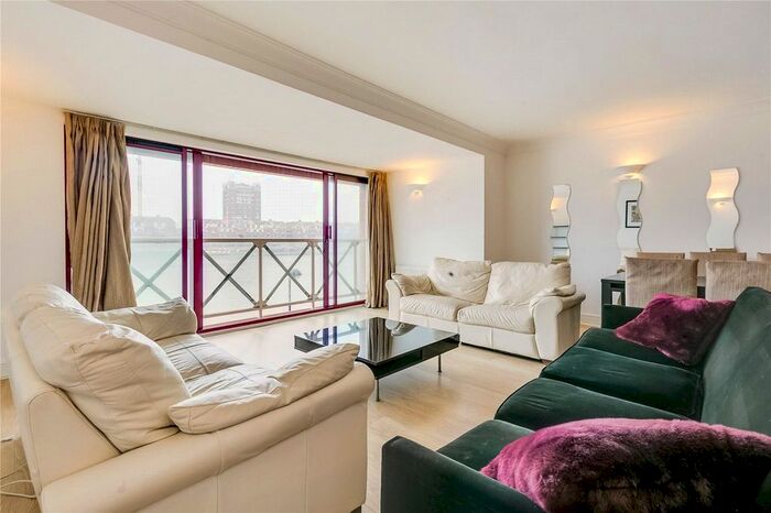 3 Bedroom Flat To Rent In Sailmakers Court, Fulham, London, SW6