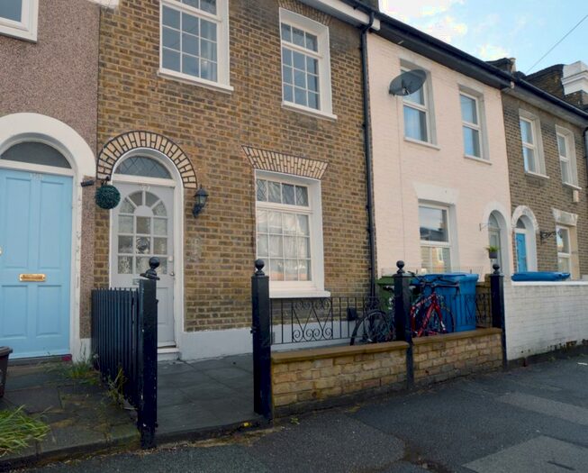 3 Bedroom Terraced House To Rent In Kirkwood Road London, SE15