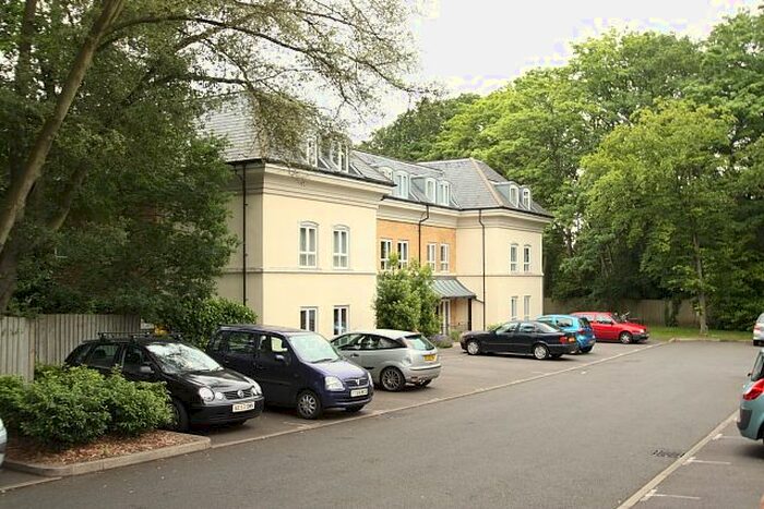 1 Bedroom Flat To Rent In Heathside Crescent, Woking, GU22