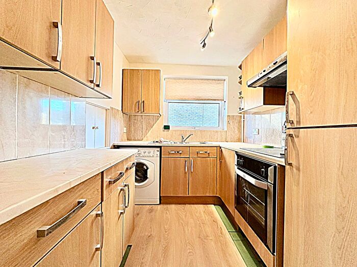 2 Bedroom Bungalow To Rent In Itchen Close, Bedford, MK41