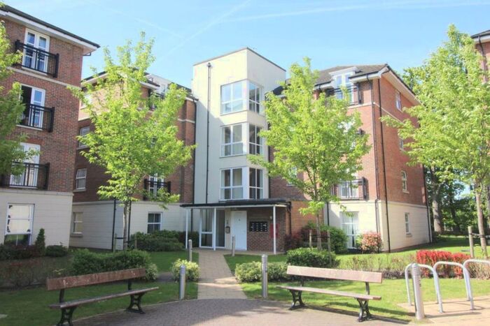 2 Bedroom Flat To Rent In Kenley Place, Farnborough, Hants, GU14