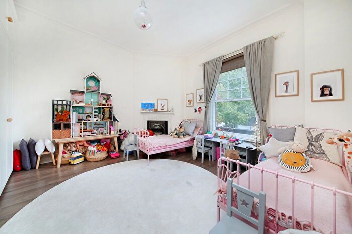 3 Bedroom Flat To Rent In Sheengate Mansions, Upper Richmond Road West, SW14