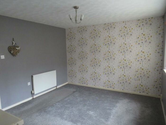 2 Bedroom House To Rent In Concrete Street, Halifax, HX3