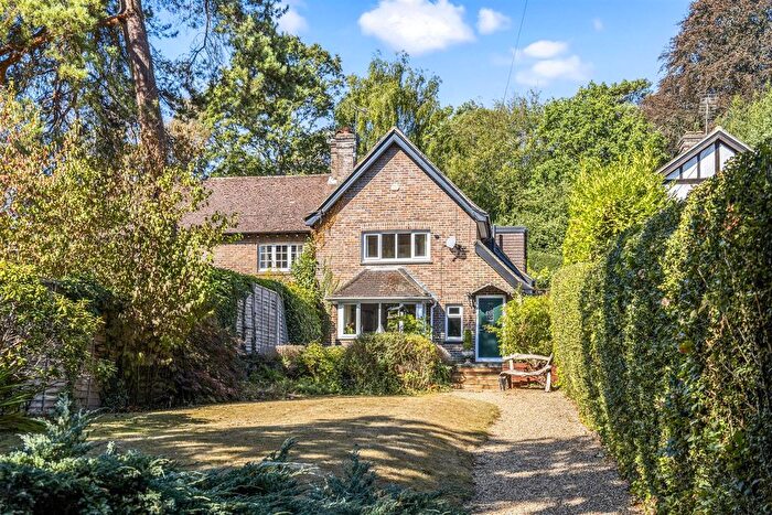 3 Bedroom Semi-Detached House For Sale In Coopers Green, Uckfield, TN22