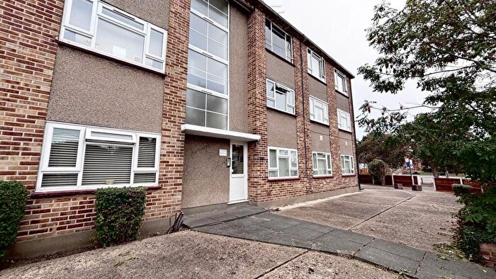 1 Bedroom Flat To Rent In Benleigh House, Marina Avenue, SS6