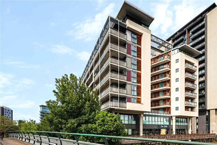 2 Bedroom Flat To Rent In Suttons Wharf, Palmers Road, Bethnal Green, London, E2