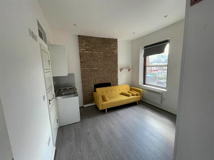 Studio To Rent In Green Lanes, London, N8