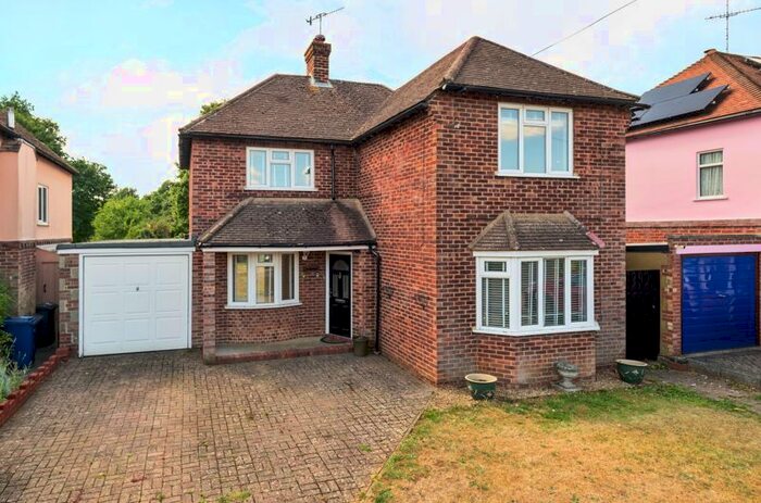 3 Bedroom Detached House To Rent In Primrose Ridge, Godalming, GU7