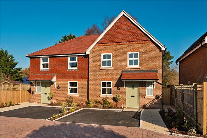 3 Bedroom Semi-detached House For Sale In Station Road, Shalford, Guildford, GU4