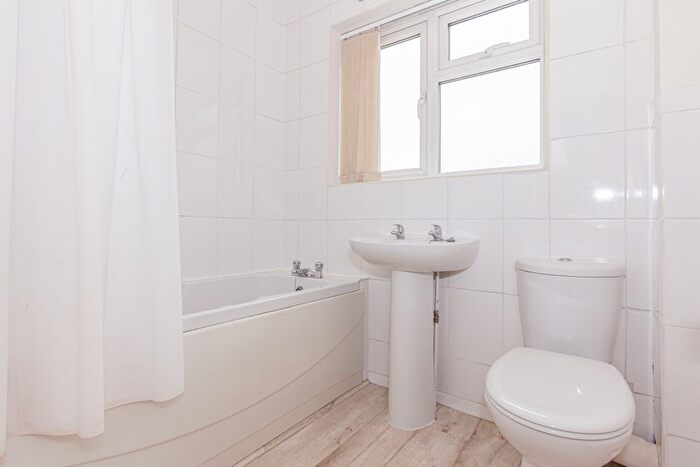 1 Bedroom Flat To Rent In Wildmoor Gate, Abingdon, OX14