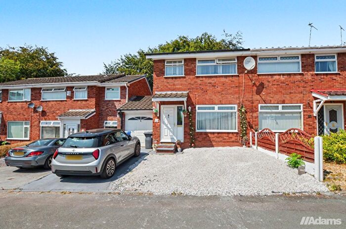 3 Bedroom Semi-Detached House For Sale In Azalea Grove, Beechwood, WA7