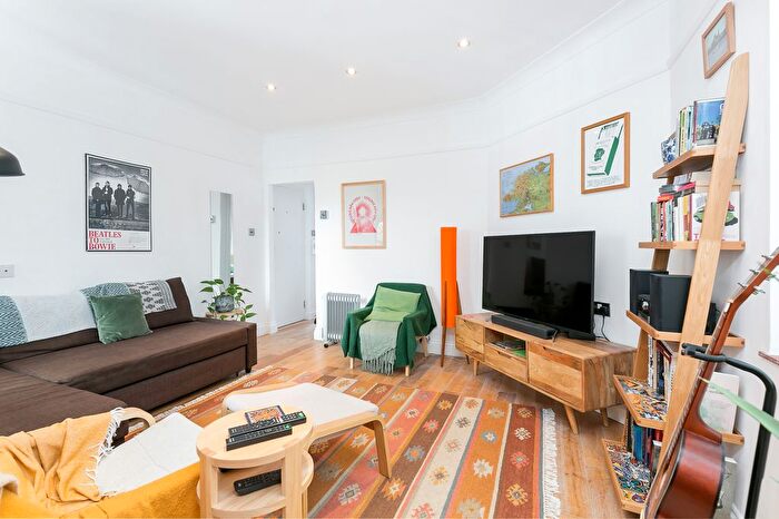 2 Bedroom Flat To Rent In Catford Hill, Catford, SE6