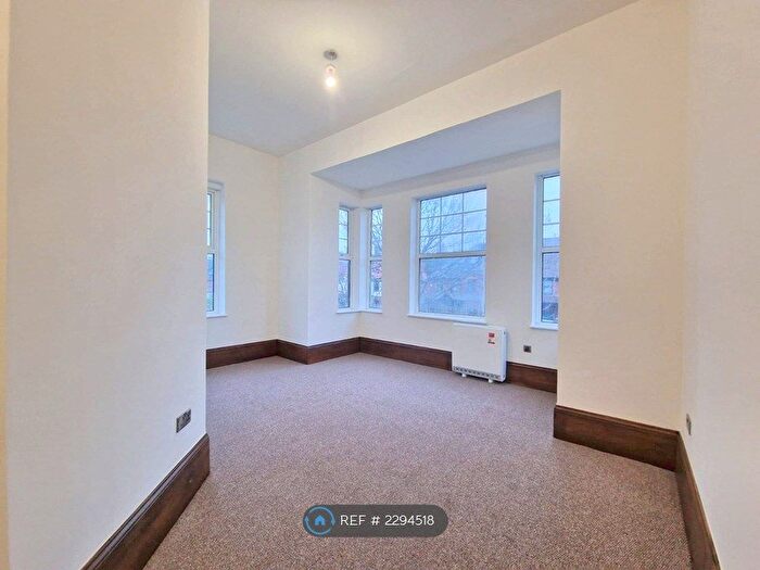 2 Bedroom Flat To Rent In City Road, Birmingham, B16