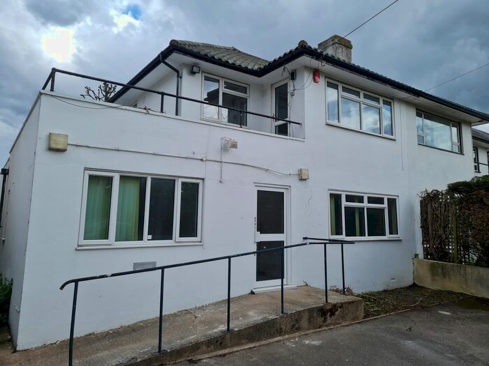 6 Bedroom Semi-Detached House To Rent In Chertsey Lane, Staines, TW18